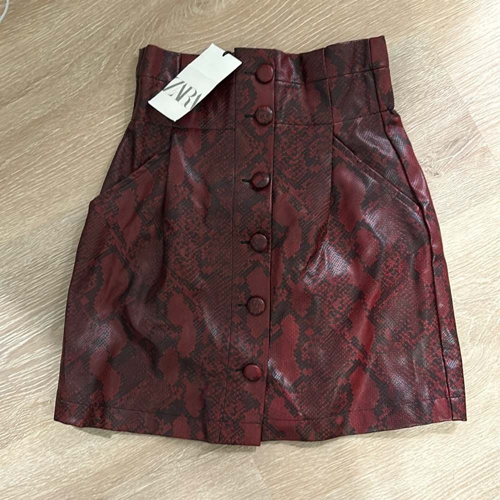 NWT Zara burgundy snake print skirt